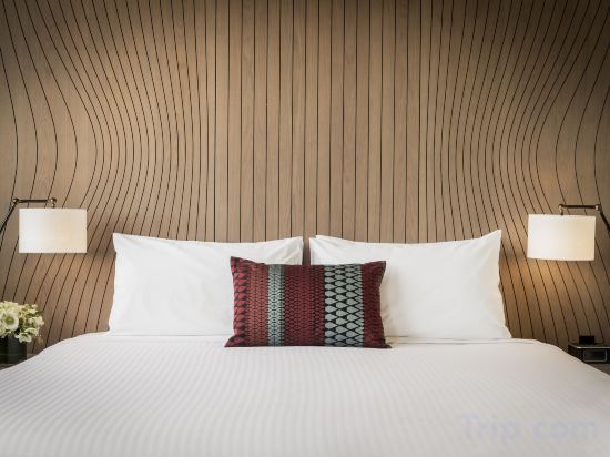 DoubleTree by Hilton Hotel Melbourne - Flinders Street - Tap to explore photos