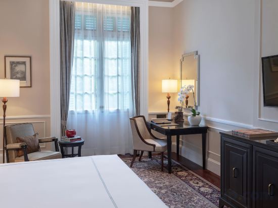 Raffles Hotel Le Royal Room Type - Landmark King Room