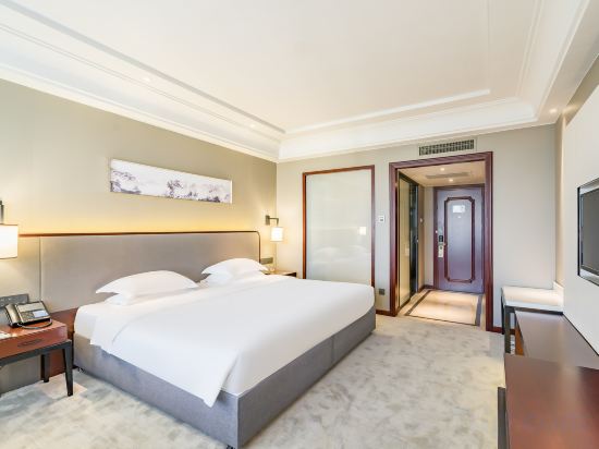 Lakeside Hotel Room Type - Private Hot Spring Super Double Bed Merged Room