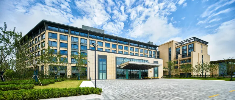 Shanghai Sanjiagang Greenland Q-Box Hotel