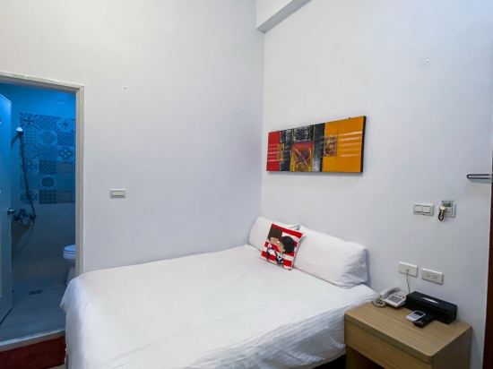 Bay View Inn Room Type - Standard Double Room No Window