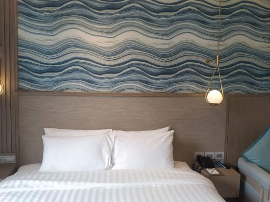 Maven Stylish Hotel Hua Hin - Tap to explore photos