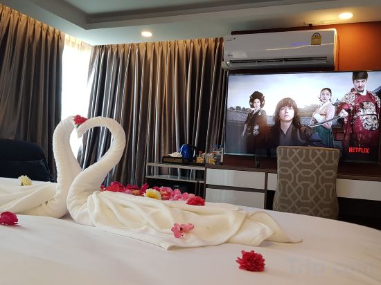 BlueTel Re'sidence Bangkok IMPACT Room Type - Honeymoon Suite with Jacuzzi BlueTel Re'sidence Bangkok IMPACT Room Type - Honeymoon Suite with Jacuzzi