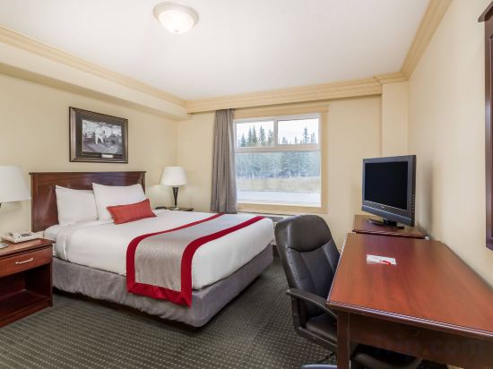 Ramada by Wyndham Hinton Room Type - Queen Room - Non-Smoking