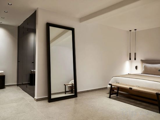 SantAnna Luxury Suites Room Type - Junior Suite Pool Front