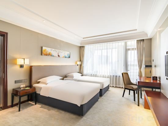 Lakeside Hotel Room Type - Family Connecting Suite