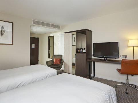 DoubleTree by Hilton Hotel London ExCel Room Type - Deluxe Accessible Twin Room with View