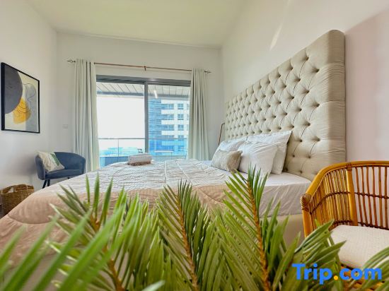 Luxury Studio w/ BoHo Design and Balcony for 4 Pax