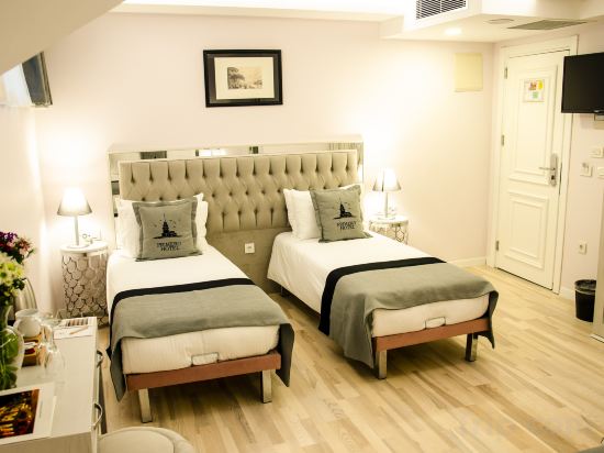 Primero Hotel Room Type - Basement Family Room