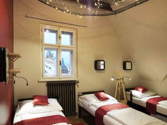 Czech Inn Room Type - Single Bed in Premium Female Dormitory