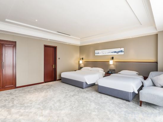 Lakeside Hotel Room Type - Family Suite (No Jetted Tub)