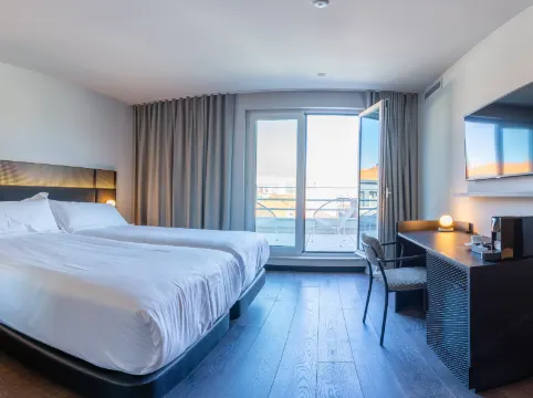 Chic & Basic Gravity