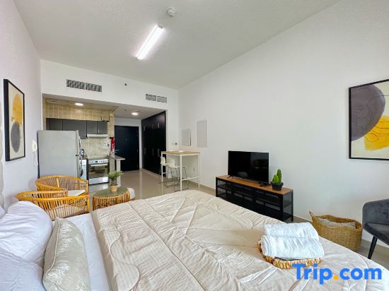 Luxury Studio w/ BoHo Design and Balcony for 4 Pax