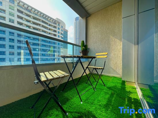 Luxury Studio w/ BoHo Design and Balcony for 4 Pax