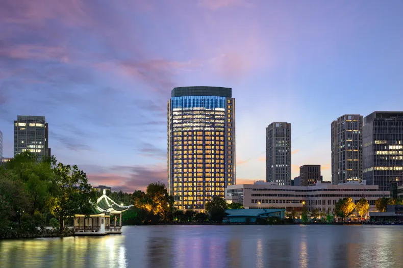 HUALUXE Shanghai Changfeng Park by IHG