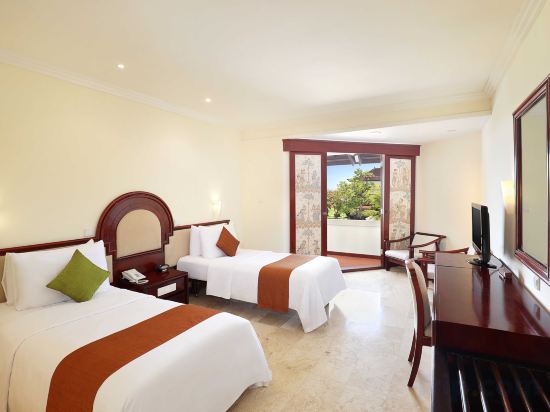 Discovery Kartika Plaza Hotel Room Type - Deluxe Twin Room with Pool View Discovery Kartika Plaza Hotel Room Type - Deluxe Twin Room with Pool View