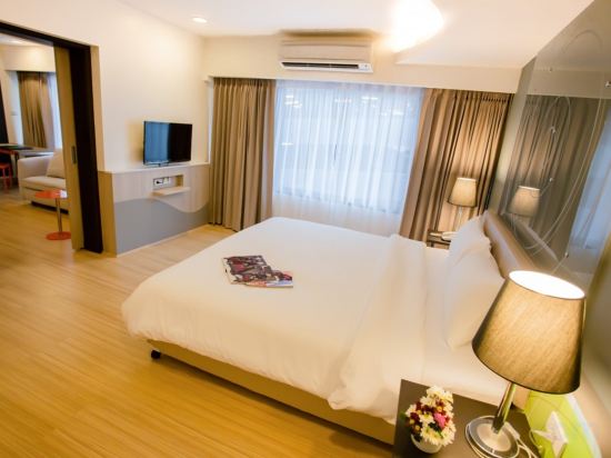 Grand Tower Inn Sathon - Tap to explore photos