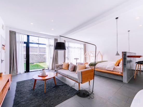 Beijing Light Residential Residence Room Type - Family Room - Courtyard-View (Bathtub, French Window)
