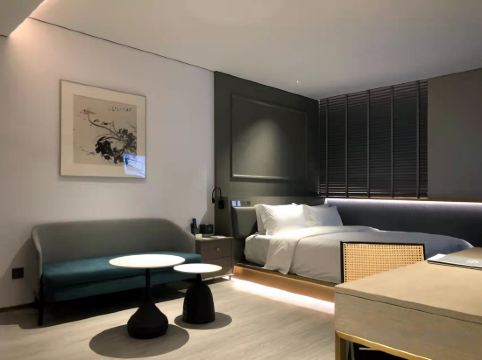 Auspicious Hotel Room Type - Superior Queen Room