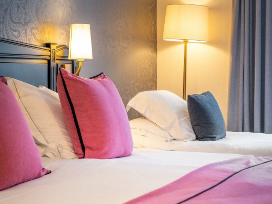 Best Western Plus Le Moderne Room Type - Deluxe Triple King And Single Room Best Western Plus Le Moderne Room Type - Deluxe Triple King And Single Room