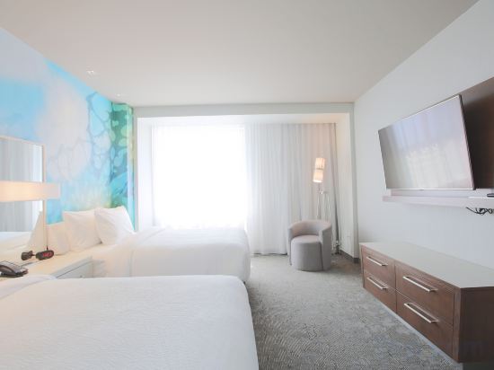 Courtyard by Marriott Montreal Brossard - Tap to explore photos