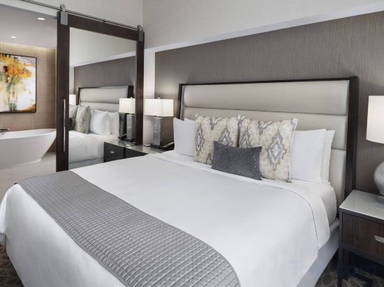 JW Marriott Houston Downtown - Tap to explore photos