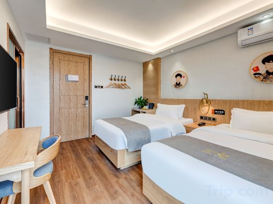 Happy Dragon City Culture Hotel (Tian'AnMen Forbidden City) - Tap to explore photos