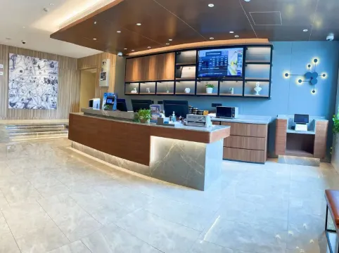 HanTing Hotel (Shanghai Huaihai Middle Road Subway Station)