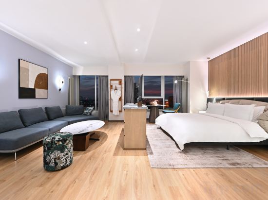 GOOHUG BEIJING Room Type - 180° Panoramic Executive King Bed Room