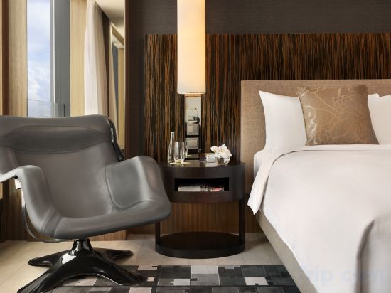 Hotel ICON Room Type - Club 36 Twin Room with City View