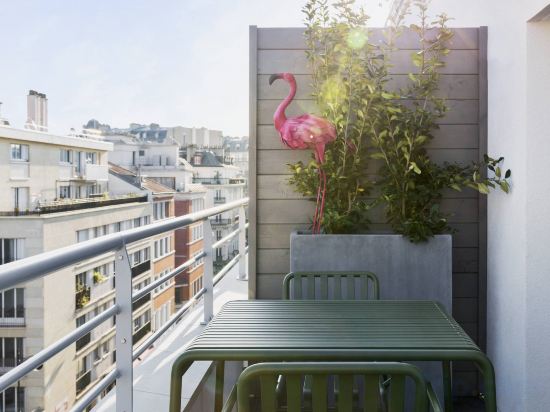 Moxy Paris Bastille France - Tap to explore photos