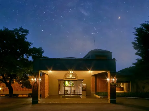 วอร์คเกอร์ฮิลล์ ดักลาส เฮาส์