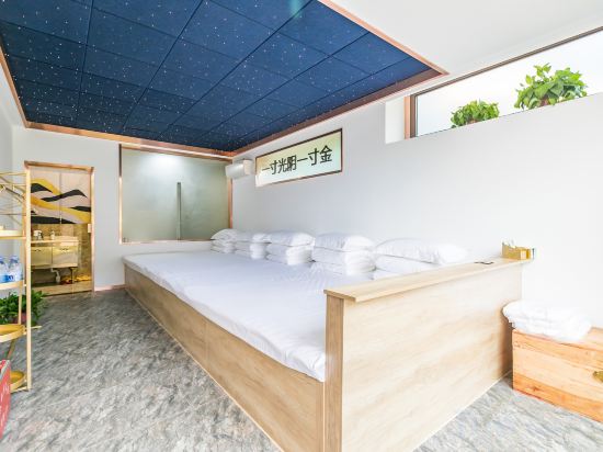 Xiangbo Bowen Travel has a mining homestay at home
