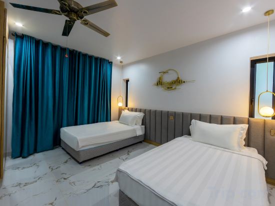 SS Villa & Resort Room Type - Overwater Family Villa with Bathtub