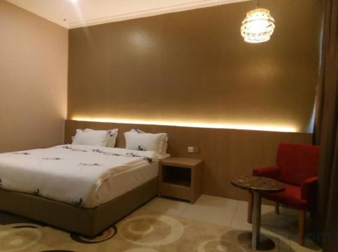 Hotel Holmes GP Room Type - Deluxe King Room