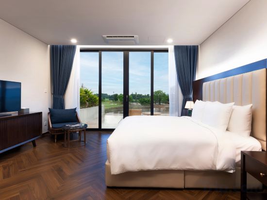 Wyndham Sky Lake Resort and Villas - Tap to explore photos