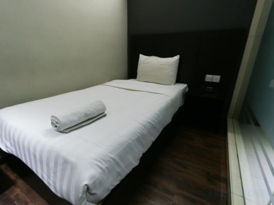 Hotel 99 - Bandar Klang - Tap to explore photos