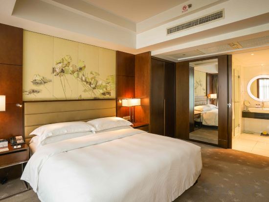 DoubleTree by Hilton Beijing Room Type - 1 KING BED EXECUTIVE SUITE