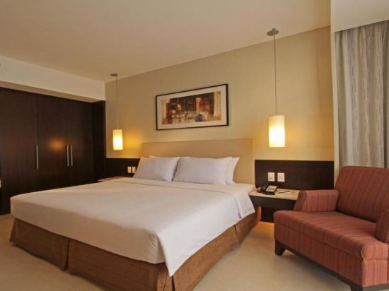 The B Hotel Room Type - Standard King Room