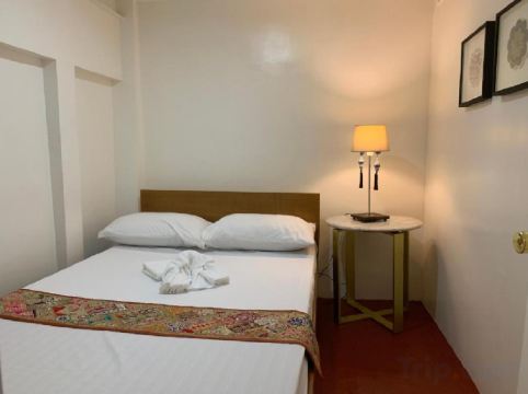 Courtyard Hotel Room Type - Economy Fan Room With Shared Bathroom