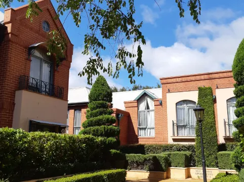 Majestic Old Lion Apartments