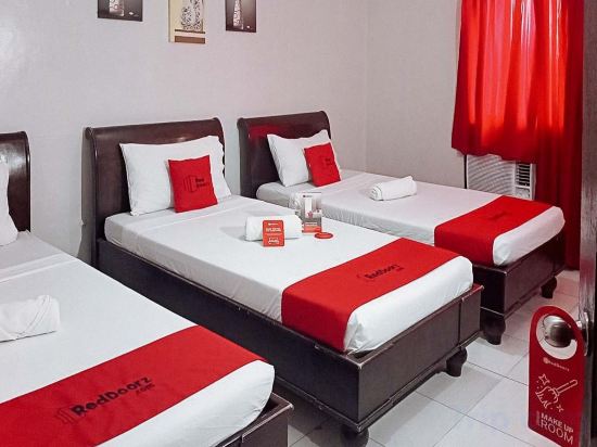RedDoorz near Ormoc Port Terminal Room Type - Triple Room