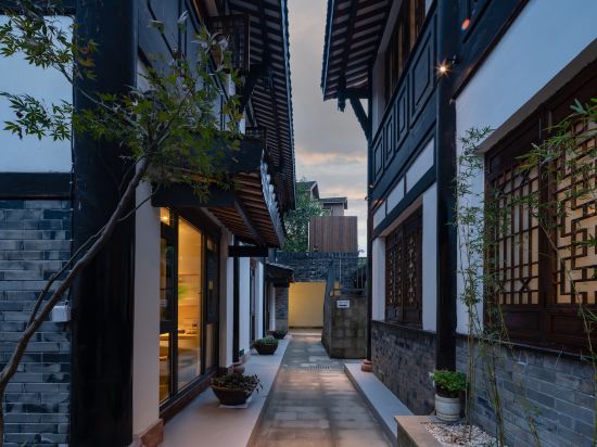 Others 5, Emei Mountain and Courtyard. Jingzhu Shiguang Hot Spring Hotel, Leshan