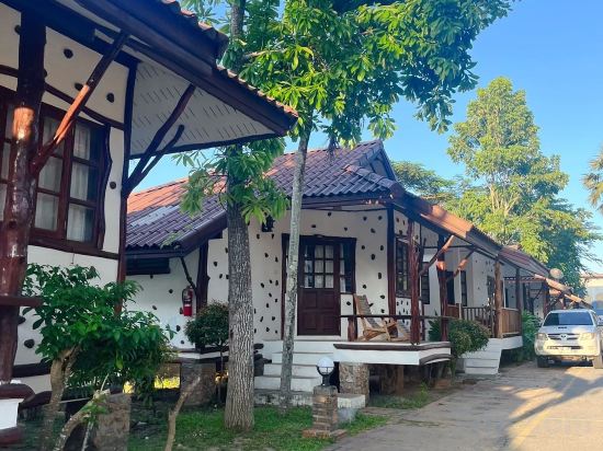 Talkoo Beach Resort Khanom - Tap to explore photos