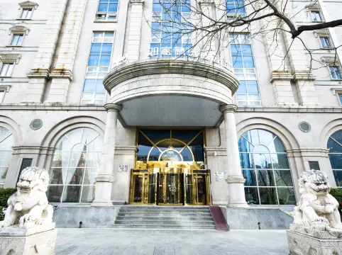 โรงแรมโฮมอินน์ พลัส (สถานีแอร์พอร์ตเอ็กซ์เพรส ดงจือเหมิน ปักกิ่ง)