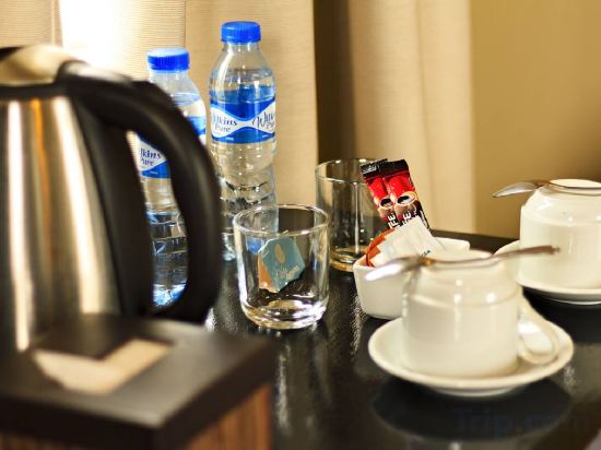 Vela Terraces Hotel Room Type - Standard Poolside Queen