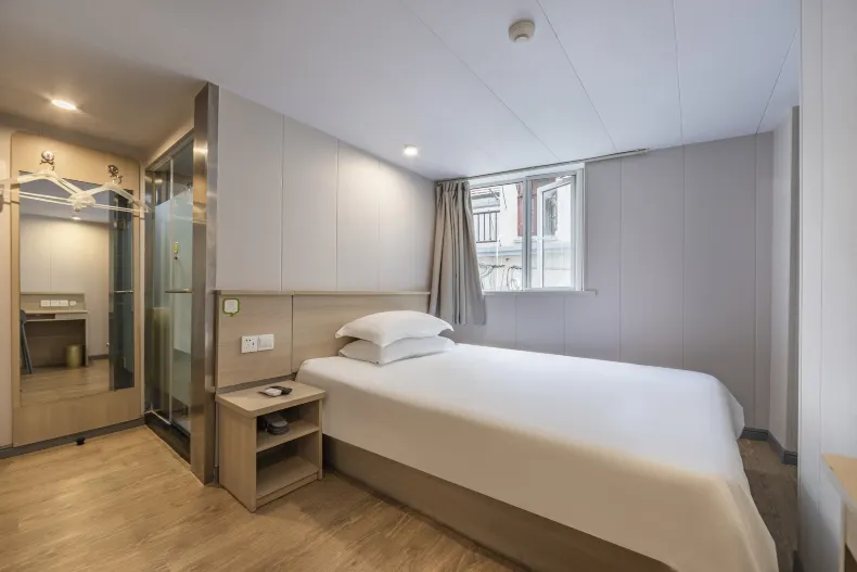 Hi Inn Hotel (Shanghai Nanjing East Road Subway Station)