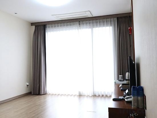 Hotel The Base Room Type - Standard Ondol Room