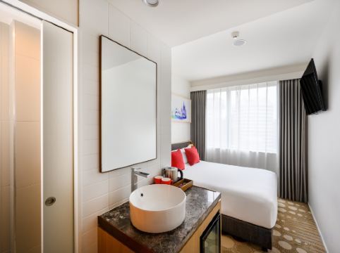 ibis Melbourne Central Room Type - Compact Queen Room