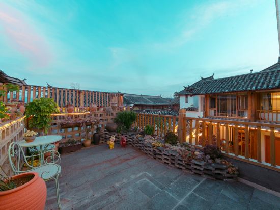 Others 3, Juniper Glow Lodge: Creekview Dawn Manor, Lijiang